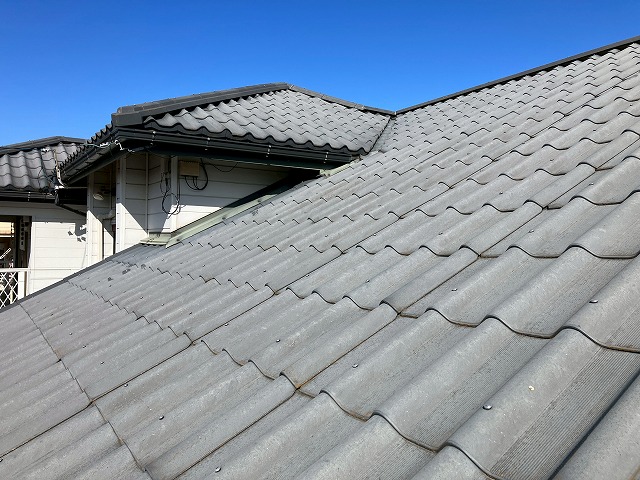 北方町でアスベスト含有のスレート屋根材「ニューウェーブ」を点検しました